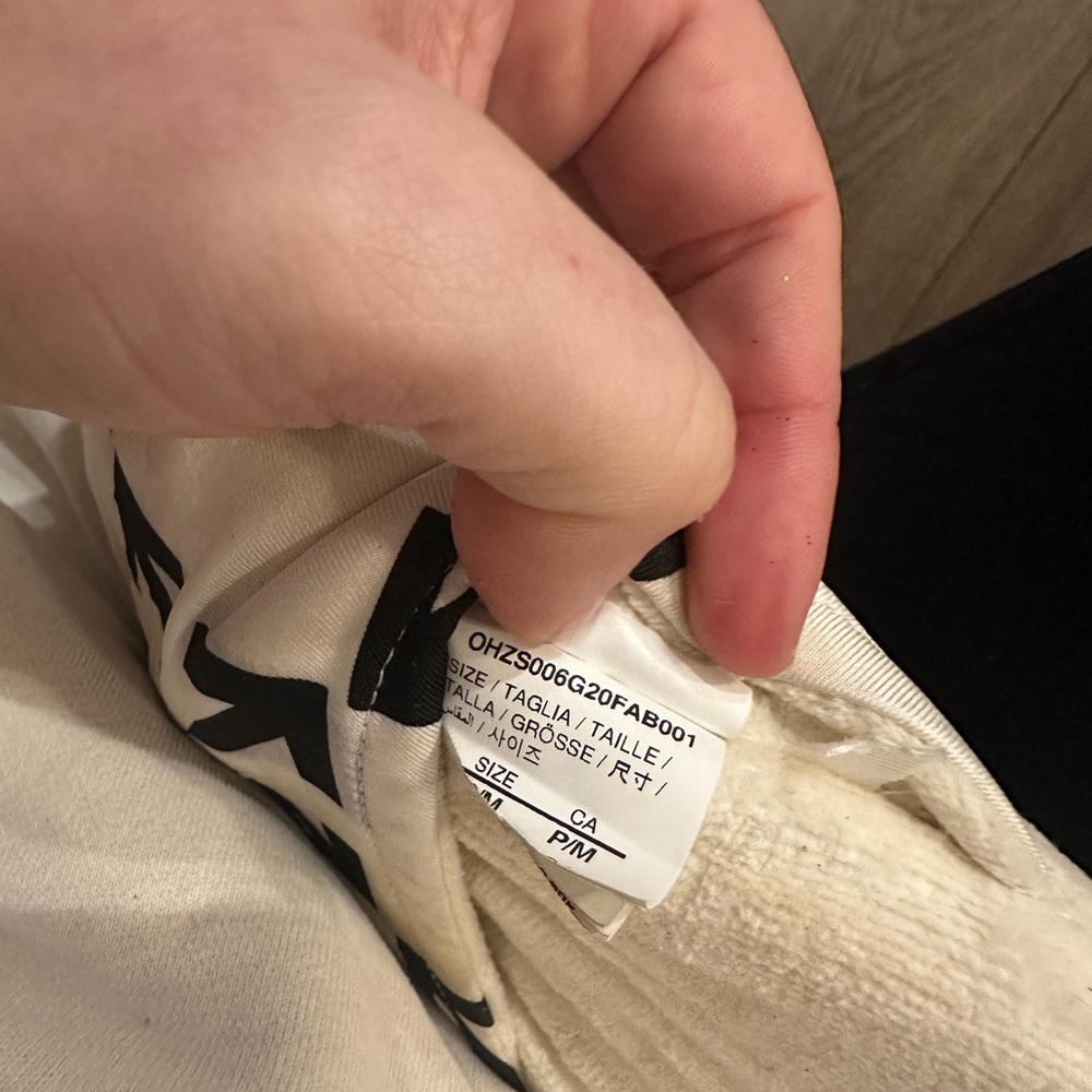OFF WHITE/ Size M Arrow Pattern Slippers - Picture 8 of 8